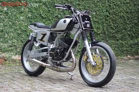 Bahkan sampai sekarang motor yamaha rx king masih banyak yang menggunakan untuk aktifitas. Enggak Mau Kalah Sama Rx King Yamaha Rx S Dandan Ala Flat Track Gridoto Com