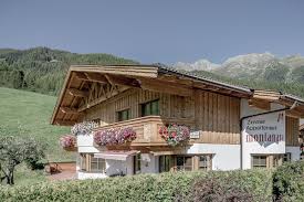 Haus brunnenberg features garden views, free wifi and free private parking, set in sölden, 0.8 mi from freizeitarena solden. Startseite Appartement Montanara Appartements Solden