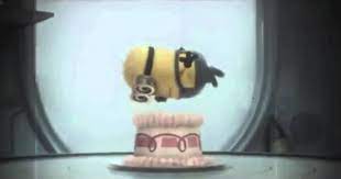 Il Trucco Per Disegnare In Prospettiva Con L Elastico Minion Birthday Minion Birthday Cake Minions