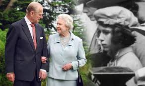 Here, queen elizabeth (right) and her lil' sis, princess margaret, are twinning again as they take a leisurely bike ride around windsor, england. Royal News Queen Elizabeth And Prince Philip Body Language In First Meeting Age 18 And 13 Express Co Uk