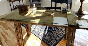 Discover the best designs for 2020 and create your own desk! Diy Barn Door Desk