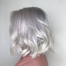 Probabilmente perché i capelli bianchi naturali sono rari. Pin Su Capelli Corti Meches