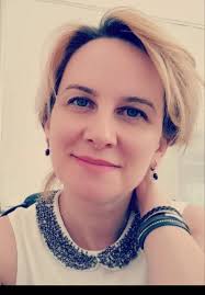 Senat Junior sau “cum iau naştere legile”, proiect implementat de Laura Hora,  fostă realizatoare TV în Oradea