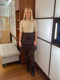 Holly willoughby has revealed the outfit that she couldn't get away with on this morning. Holly Willoughby S This Morning Style Buy Her Clothes Who What Wear Uk