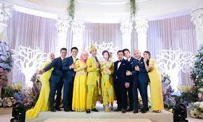Both the bride and groom wore bridal songket. Inside The Multicultural Rawrandpaws Wedding Of Rizrin Shah And Pearl Tan Tatler Malaysia