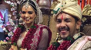 His birthday, what he did before fame, his family life, fun trivia facts, popularity rankings, and more. Aditya Narayan S Actual Wedding Pictures From Iskon Temple In Mumbai Out