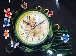 Metalcicek Detay Cok Kullanisli Bir Saat Modeli 62 Tl Sunum Sunumonemlidir Cici Cicibici Pembe Tantitoni Evdekorasyonu Mutfak Ki Mantel Clock Clock Wall Clock