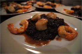 Saint Jacques Et Queues De Gambas Facon Civet Au Riz Noir Venere Riz Noir Riz Saint Jacques