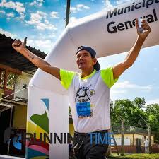 NETI, UN CORREDOR INCANSABLE 🏃🏻‍♂️👏🏻 Su nombre es Rubén Rusch aunque  popularmente todos en Ramírez lo conocen como Neti. Tiene 51 años, toma  mates 🧉 en la Avenida San Martín y cada