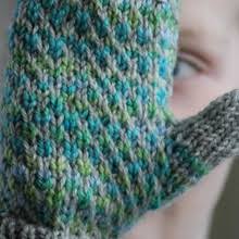 Lined mittens are some of the warmest around, and these ones on italian dish knits feature a pattern that makes them even more awesome to wear! Free Children S Gloves Mittens Knitting Patterns Knittinghelp Com