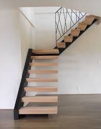 Les Escaliers Tour Du Bois Fiere De Cette Realisation En Collaboration Avec La Societe Alglass Pour La Dalle Au Sol Escalier Escalier Bois Amenagement Maison