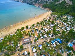 В римини очень широкое побережье, пляжи как футбольные поля, . San Marino Camping Resort By Valamar Lopar Obnovlennye Ceny 2021 Goda