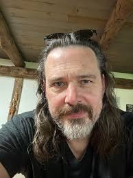 Loving the Xmas gloves & Xmas decorations! Thanks for a fantastic app,  you're always so polite & professional, appreciate all the hard work you  do!