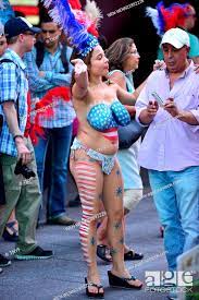 The topless girls and characters of Times Square working for tips as the  Times Square commission..., Stock Photo, Picture And Rights Managed Image.  Pic. WEN-WENN22892226 | agefotostock