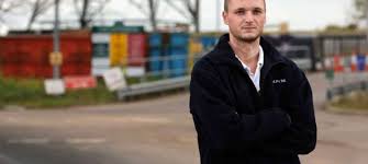 Banci și case de schimb moldovei, unde puteți să schimbați dolar s.u.a. El E Omul Care A Aruncat 100 De Milioane De Dolari La Gunoi Oricine Poate Acum Sa I Gaseasca Ce Gafa Colosala A Putut Sa Faca