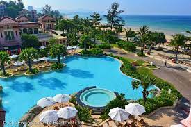 Centara Grand Resort Karon Phuket Centaragrand Karon Phuket Travel Your Phuket Travel Experts Www Phuketgolfleisure C Karon Beach Beachfront Hotels Phuket