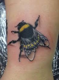 Even if you are a metrosexual male, do not try this tattoo on. Bumblebee Tattoos Designs And Ideas Tatuaje Con Abejas Tatuaje De Abejorro Tatuaje De Abeja De Miel