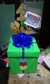 Por ejemplo, si vas a regalarle unos zapatos, escribe en el interior de la caja algo así como: Decoracion Caja De 1 Mes De Novios Gifts Gift Wrapping Wrap