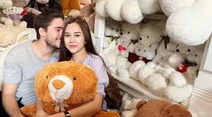 Sejak itu, model asal brasil ini tak pulang. Aura Kasih Gugat Cerai Eryck Amaral Ini 3 Fakta Hubungan Asmara Mereka News Entertainment Fimela Com