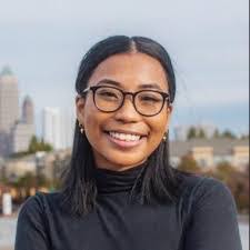 Mia Floyd's Instagram, Twitter & Facebook