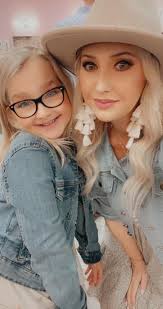 Meet our Salon Owner, ASHLEY SKYE MASON! 🌿My name is Ashley Skye Mason and  I am the owner of Skye Bar Salon! Originally from New Castle Kentucky… I  made the move to