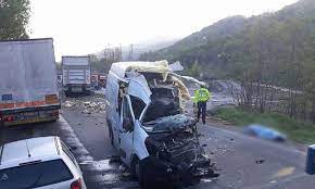 Dumitru cristian, de 27 de ani, a condus un autoturism, dinspre constanţa către tulcea, pe dn 22. Ciocnire ViolentÄ Intre DouÄ Autoutilitare La IeÈirea Din Pasul Oituz Se CirculÄ Pe Un Singur Fir Ziar Info IaÈi Stiri Iasi