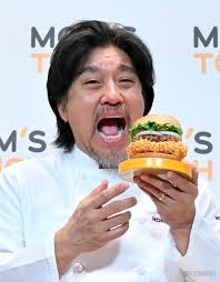 헤럴드pic] 맘스터치 신제품 선보이는 에드워드 리 셰프 - 헤럴드경제