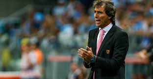Guillermo almada, técnico de santos, dijo a la prensa uruguaya que la liga mx regresará a mediados de este año. Quien Es Guillermo Almada El Nuevo Dt De Santos