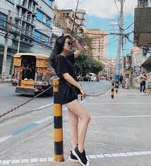 Tôi hiện đang là sinh viên tại trường đại học thương mại. Há»c Báº¡n Gai VÄƒn Háº­u Cach Táº¡o Dang Khi Chá»¥p áº£nh Du Lá»‹ch