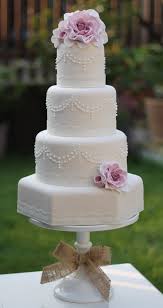 2014 Wedding Cake Trends 5 Vintage Wedding Cakes Bridal Musings Lace Wedding Cake Wedding Cake Pearls Wedding Cake Roses