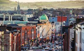 愛爾蘭共和國（英語：republic of ireland；愛爾蘭語：poblacht na héireann），通稱愛爾蘭（英語：ireland；愛爾蘭語：éire），是一個西歐國家，歐盟成員國之一。位於歐洲大陸西北海岸外的愛爾蘭島，約占該島南部的5/6面積。 æ„›çˆ¾è˜­çš„å°ç£è†½å°é¬¼ æ²'æœ‰å¿ƒç†æº–å‚™ ä½ ç‚ºä»€éº¼è¦å‡ºåœ‹ è®€è€…æŠ•æ›¸ æ›æ—¥ç·š