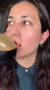 Porque ustedes lo pidieron, hoy voy a catar #MinervaNavideña.  #BeberParaVivir 🍺🎄 Minerva Navideña Doble Stout Minerva México Ale 9% ABV  60 IBU Botella 650 ml #beerseida #cervecera #womeninbeer ...