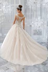 Creo que en la clinica del ojo porque le van a operar la vista. 40 Ideas De Vestidos De Novia Ledicesquesi Vestidos De Novia Vestidos Novios