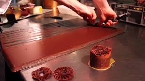 Patisserie Le Daniel Rennes Https Www Facebook Com Monsieurmedia Film De Presentation Du Savoir Faire De Patisserie Decoration Chocolat Deco Patisserie