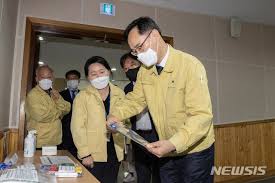 그녀는 죽기 전 아들에게 제대로 된 어미가 되지 못한 것을 후회했다. ìžë£Œì‚¬ì§„ ì •ì¢…ì²  ì°¨ê´€ í•œêµ­ì‚¬ëŠ¥ë ¥ê²€ì •ì‹œí—˜ ë°©ì—­ ì¡°ì¹˜ ìƒí™© ì ê²€ ê³µê°ì–¸ë¡  ë‰´ì‹œìŠ¤í†µì‹ ì‚¬