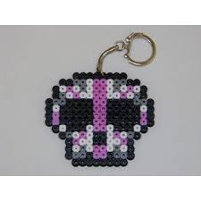Tres Jolie Porte Cle En Forme De Tete De Mort Fabrication Fait Main En Perle Hama Porte Cle Tete De Mort London Pour Les Filles Et Perles Hama Perle Porte Cle