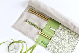 Whether you 're buying your first set, sorting through a vintage knitting treasure trove. Diy Roll Up Knitting Needle Case
