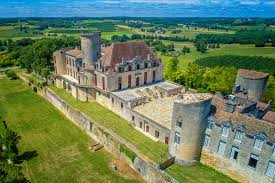 Trouvez les meilleurs lieux de réception, la description de leurs menus et leurs tarifs. Chateau De Duras Castles In Duras Guide Du Lot Et Garonne
