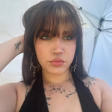 Faith Riggs's Instagram, Twitter & Facebook