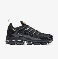 The nike air vapormax plus looks to the past and propels you into the future. Nike Air Vapormax Plus Black Gold Grailify