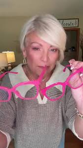 Explora las Gafas de Lectura de DIFF Charitable Eyewear