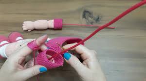 Amigurumi Bebeklerin Kollarina Tel Nasil Takilir Kol Govdeye Nasil Ekle Patikler Bebek Amigurumi