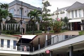 Ukuran luas dengan taman yang luas pula. 5 Rumah Mewah Bak Istana Ini Milik Artis Kontroversial Indonesia Mana Yang Paling Bagus Semua Halaman Idea
