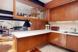 If your current cabinetry has panels, molding, trim, or other kinds of embellishment, it's time to replace them (or at least replace the doors) with unpanelled cabinetry sporting simple, sleek. Architect Jack Viks Midcentury Kitchen Other