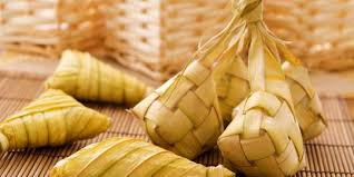 This video has been updated on april 2021.you can watch and free download cara masak ketupat 5 30 7 video. 10 Cara Membuat Ketupat Dan Lontong Empuk Untuk Sajian Lebaran Mudah Dipraktikkan Merdeka Com