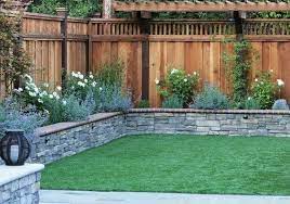 Inspiring Backyard Fence You Might Want To Steal Decortrendy Backyard Landscaping Designs Backyard Design Backyard Fences
