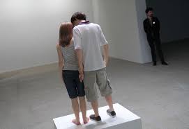 Exposition Ron Mueck Paris Young Couple Histoire De L Art Paris Fondation Cartier