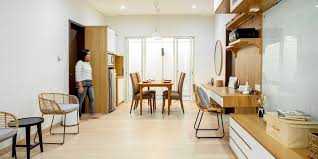 Sebagai ruangan yang berfungsi menyambut tamu, sebaiknya kamu tidak sembarangan memilih warna dalam desain ruang tamu karena akan berdampak kepada persepsi tamu tersebut mengenai kepribadian kamu. Cantiknya Interior Putih Coklat Dengan Furnitur Serbaguna Halaman All Kompas Com