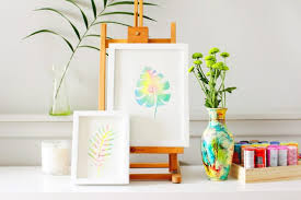 There is something cheery for every spot in your home. 10 Diy Tropical Leaf Decorations For Summer Decor Shelterness