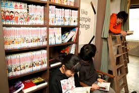 النوم بين الكتب متاجر الكتب والمكتبات للقراءة والإقامة في آن واحد What S Cool Kids Web Japan Web Japan